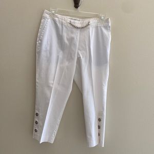 5/$15 WD-NY capri white pants. Size 4